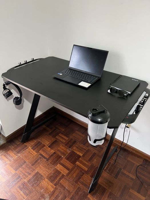 Mesa e Cadeira Gamer