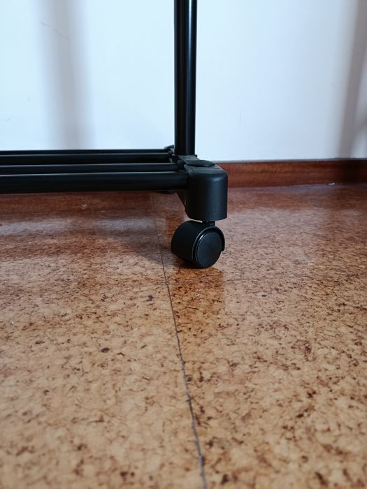 Charriot Roupa com prateleira e rodas removíveis