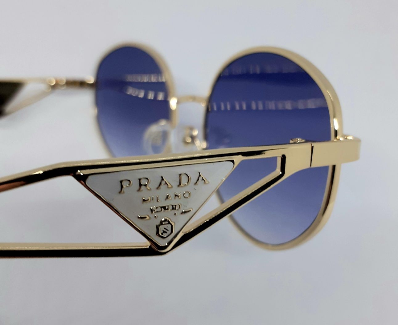 Женские брендовые хитовые очки овальные сине фиолет градиент в золоте
