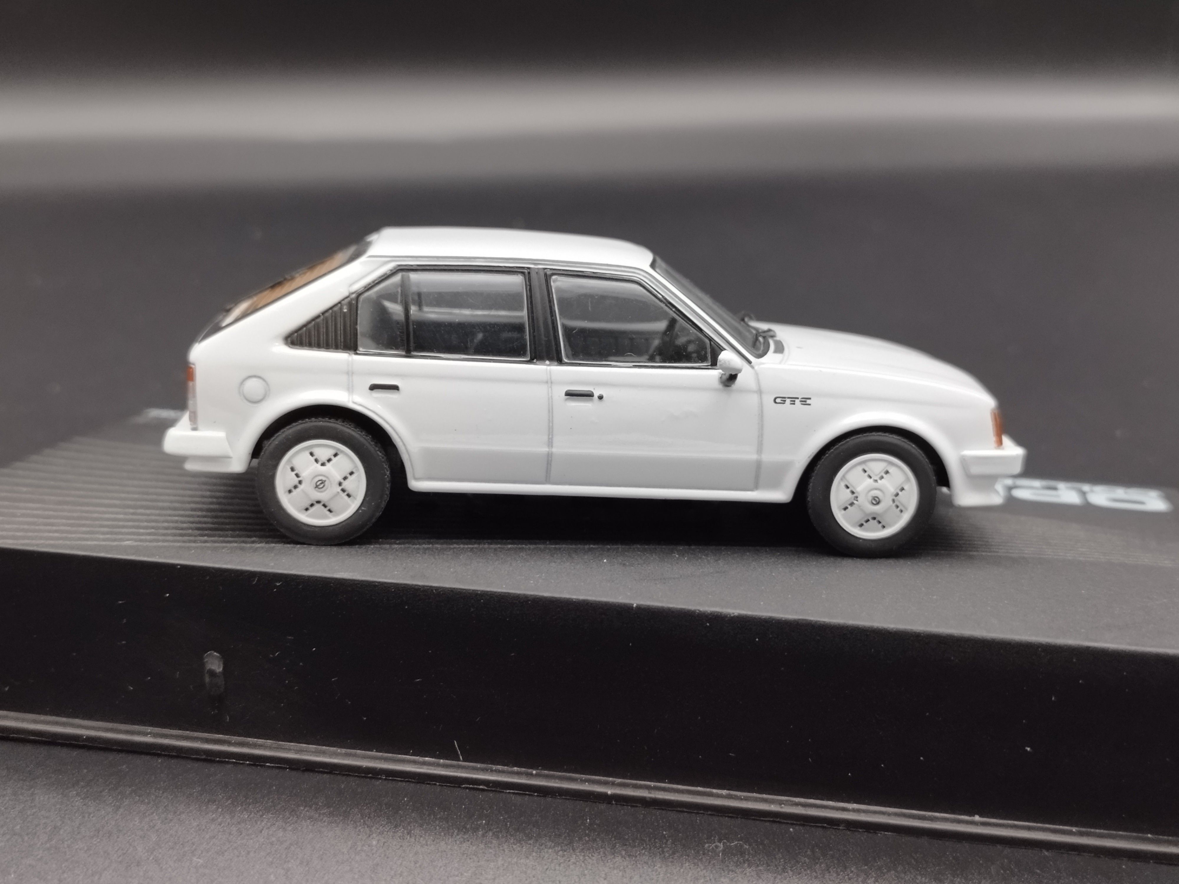 1:43 Opel Collection Kadett D  GT/E model używany