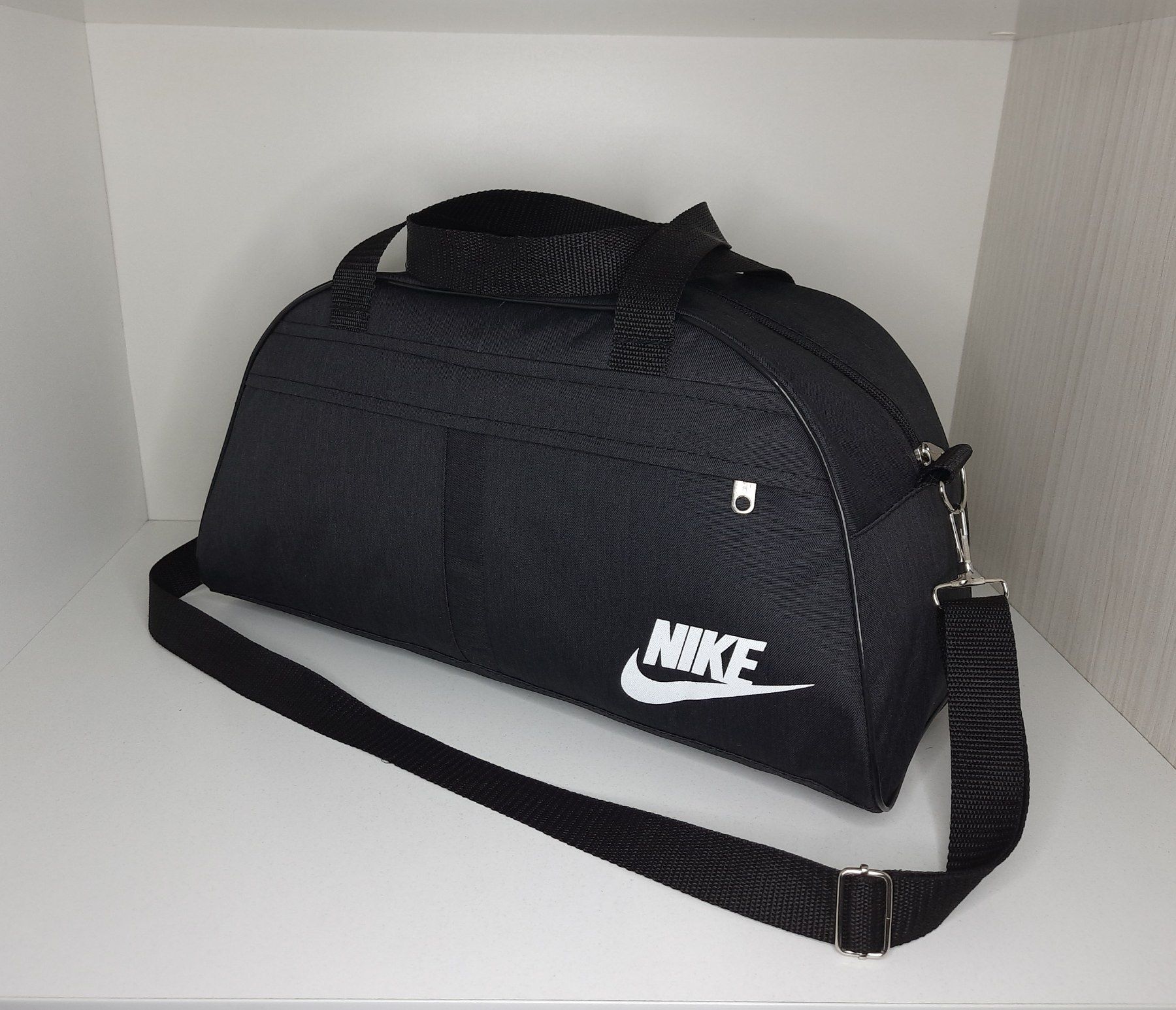 Компактная спортивная сумка Nike