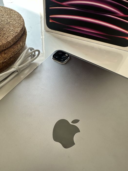 iPad Pro 11” 4 geração Wifi 256gb - Perfeito estado + Película
