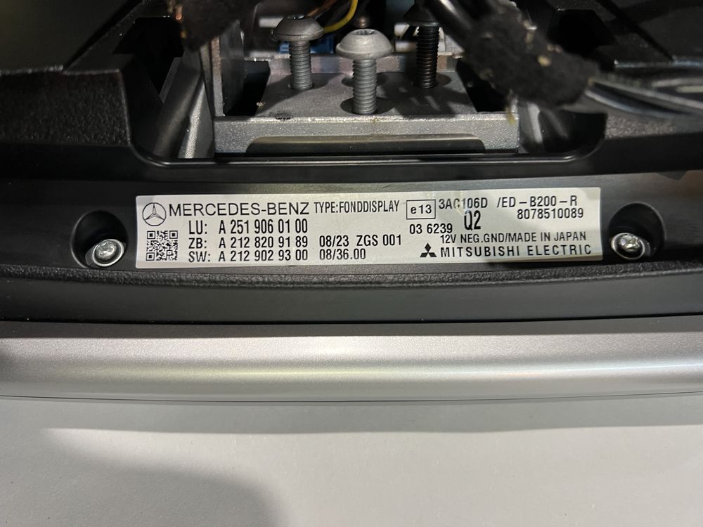 Mercedes ML550 Монітори на підголівники з пультами