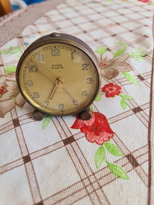Despertador cyma suíço a trabalhar em perfeita condição  data 1955
