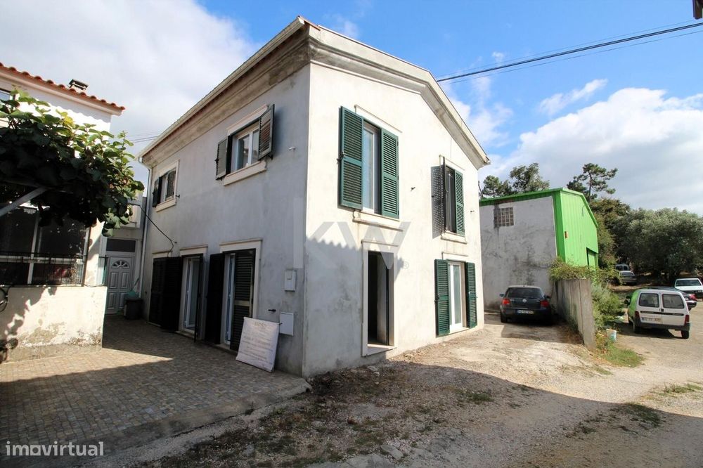 Moradia T3 em fase de acabamentos, em Cavaleiros, Soure