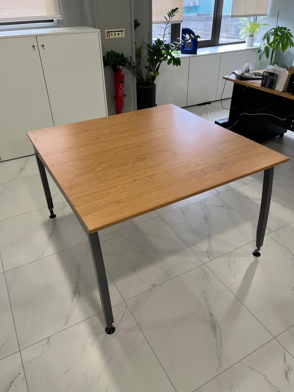 Mesa quadrada 4 cadeiras