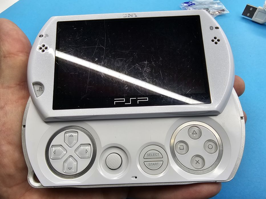 Портативна Ігрова Приставка Sony PSP Go PSP-N1001 Слайдер Робоча