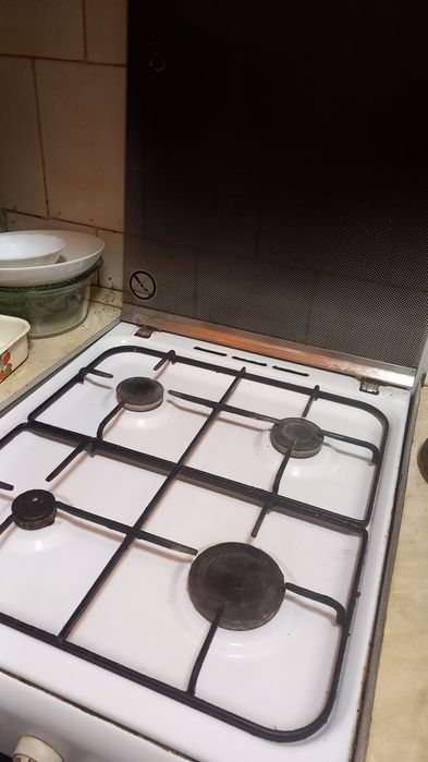 Продам газовую плиту