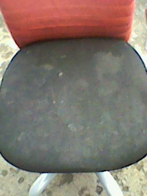 Продам стілець поворотний.