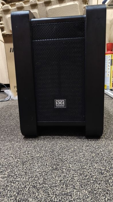 Komputer stacjonarny do filmów, internetu. Z monitorem i głośnikami.