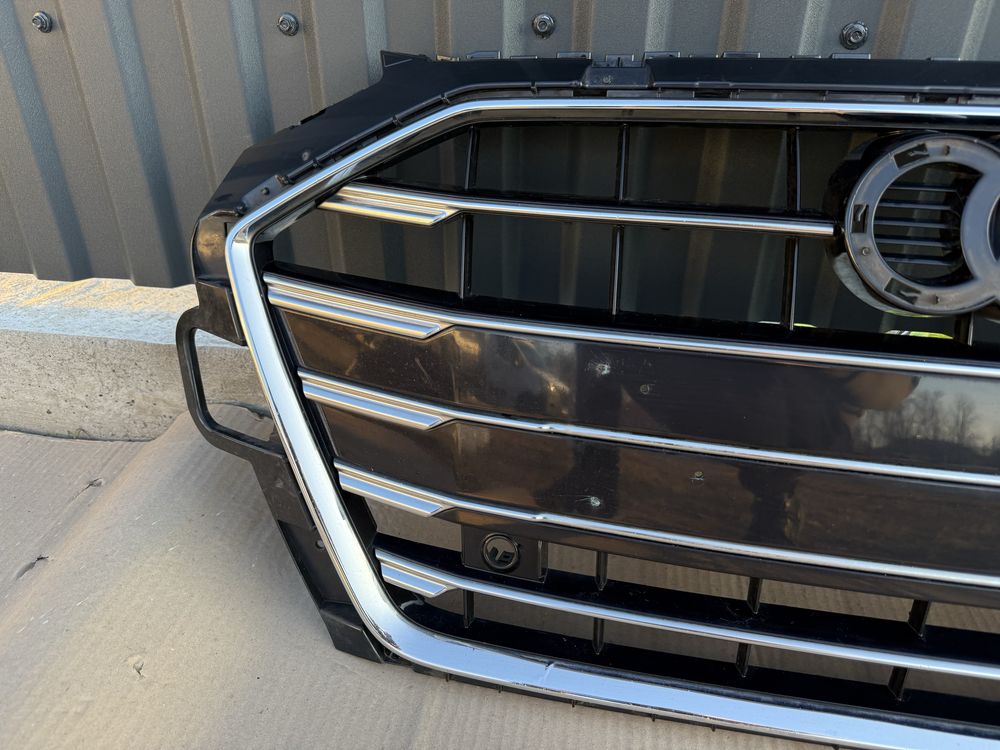 Решітка решетка радіаторів бампера центральна Audi A4 B9 lift рест