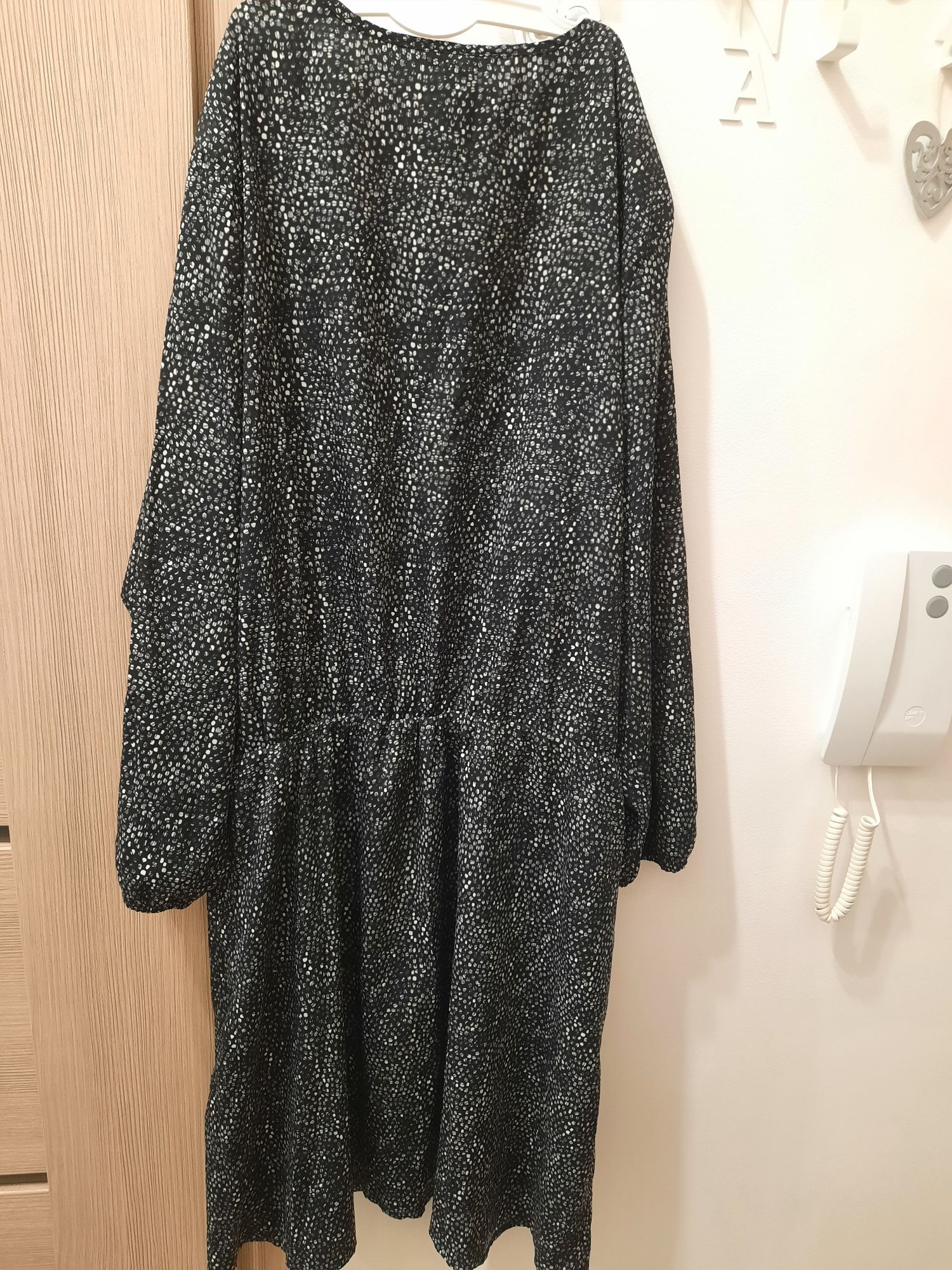 Sukienka damska  H&M roz. L/XL - 44 ,w bardzo dobrym stanie,  jak nowa