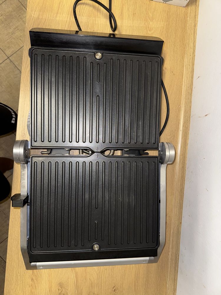 Grill elektryczny GÖTZE & JENSEN GL805X