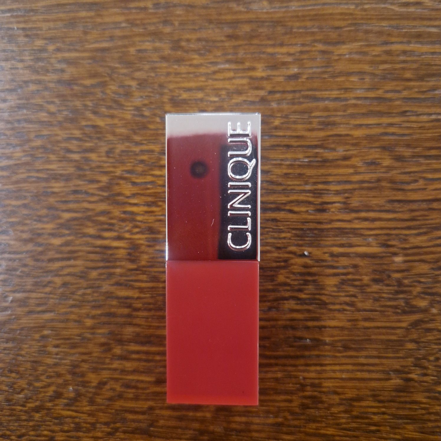 Pomadka Clinique Pop Lip Colour + Primer w kolorze Love Pop
Nowa, nie