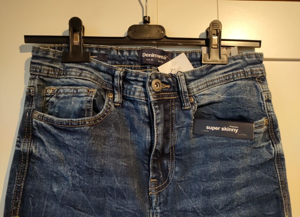 Spodnie jeansowe Lefties