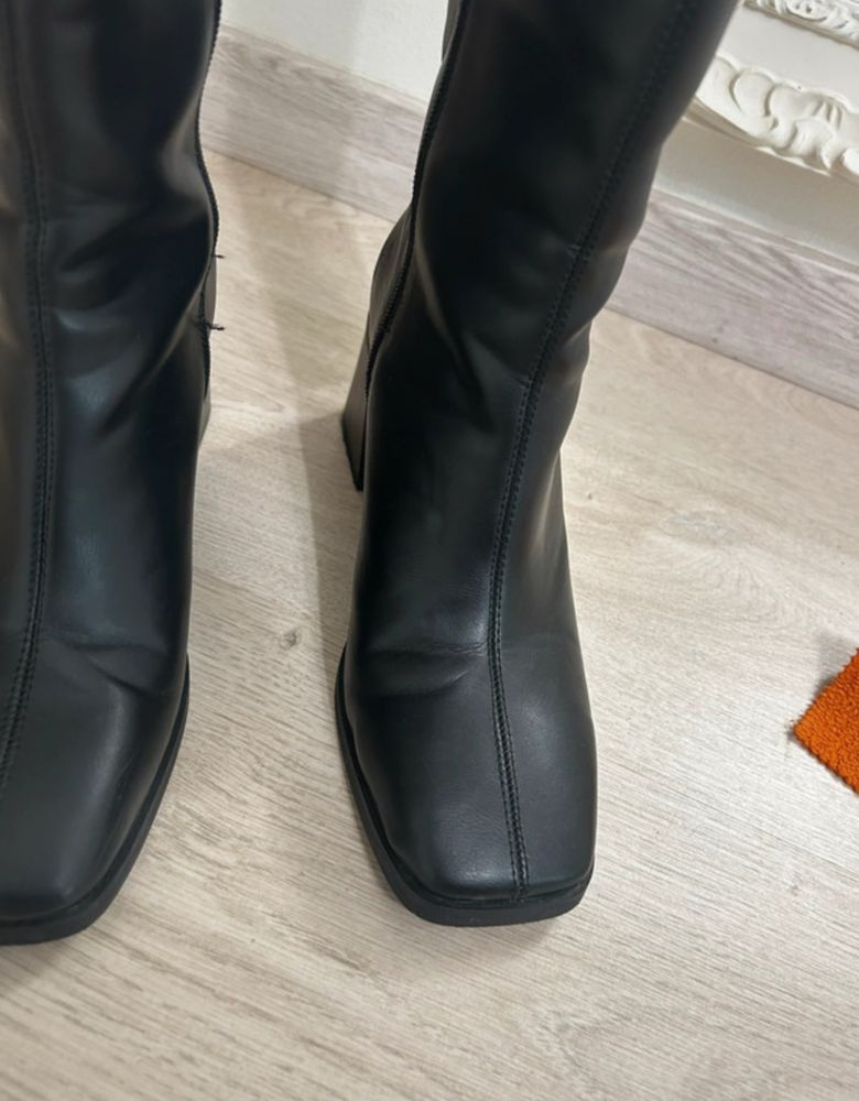Bota Alta de Pele