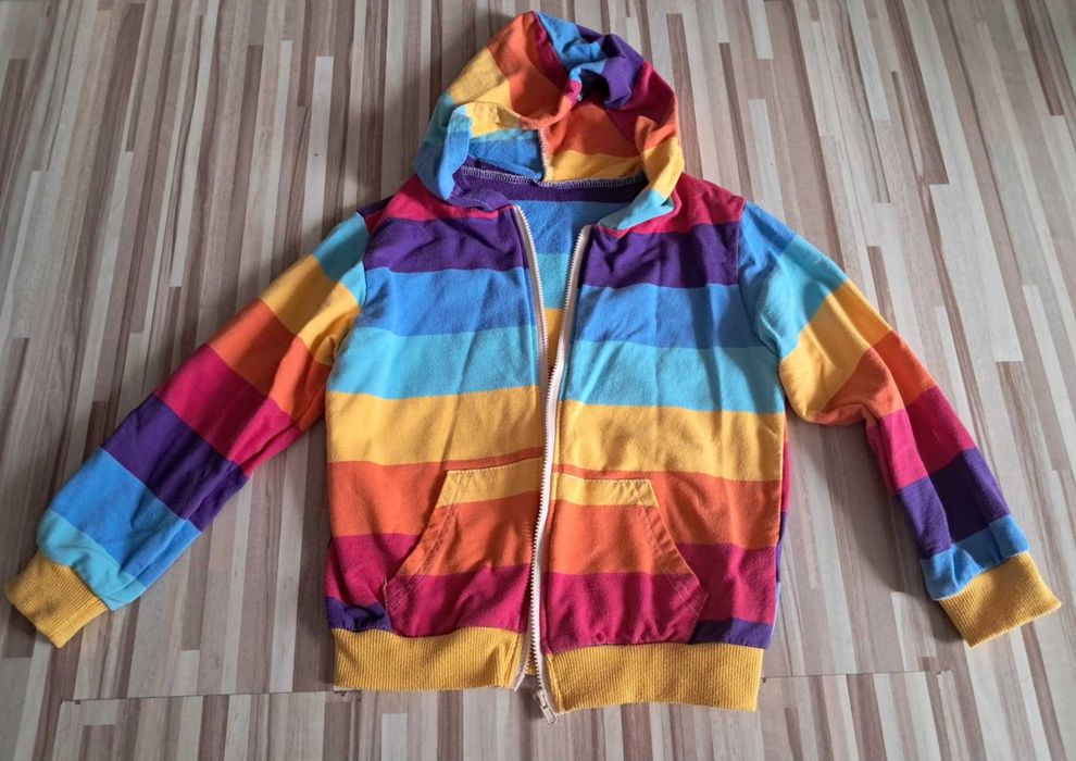 Bluza z kapturem dla dziewczynki.