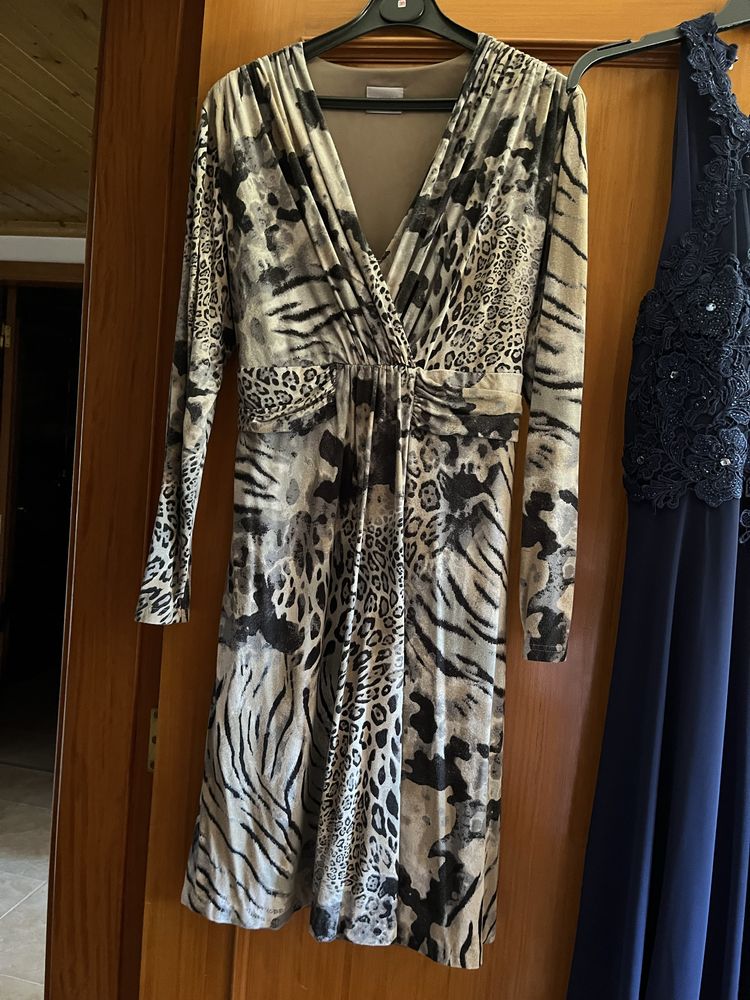 Vestido leopardo, forrado bom tecido