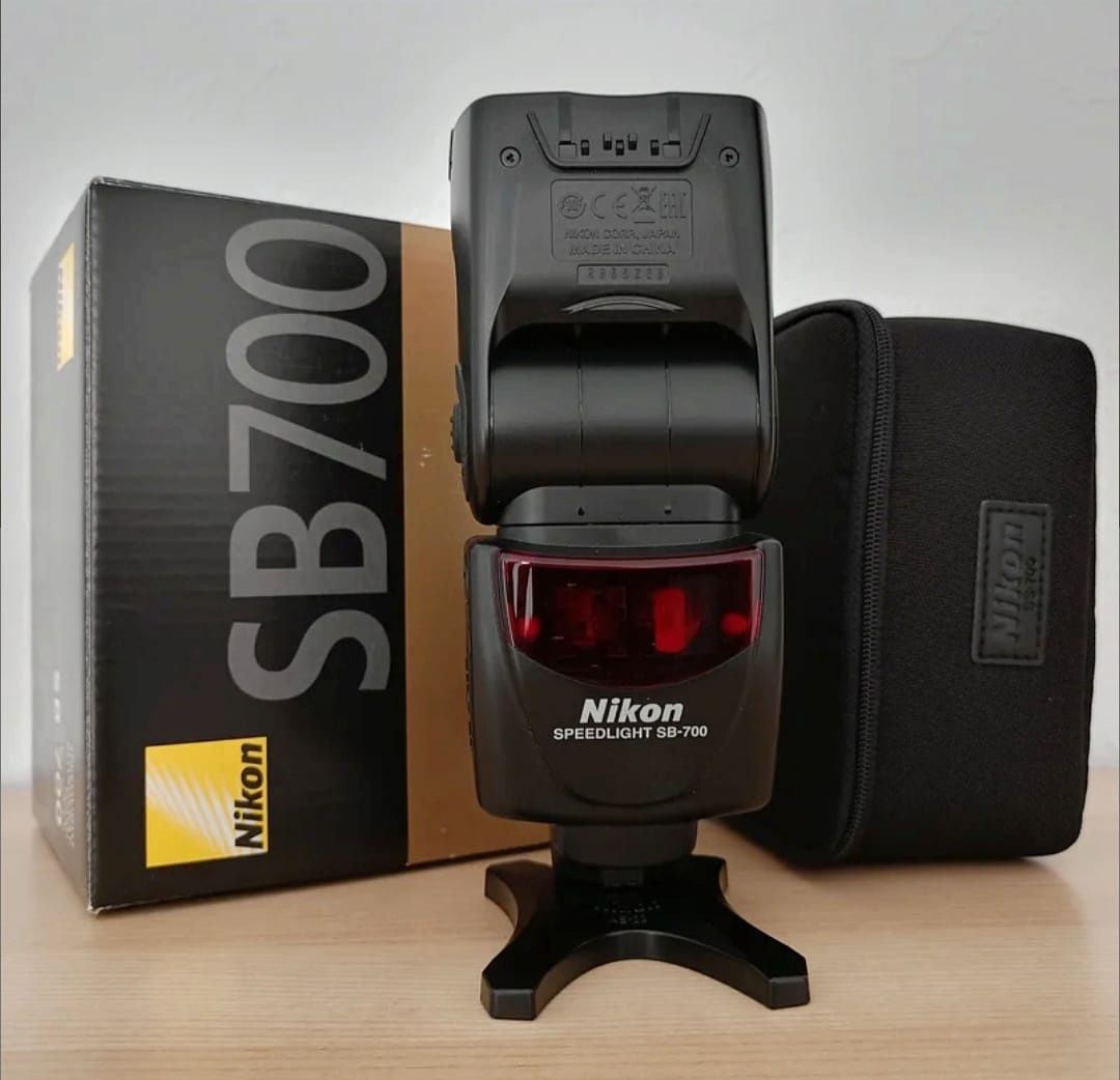 Flash Nikon Sb-700, como novo.