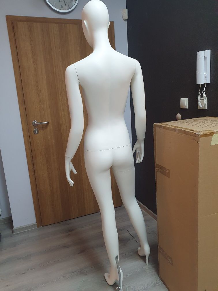 manekin damski biały matowy Penther 50% ceny