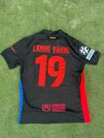 Nowa koszulka piłkarska FC Barcelona z nazwiskiem Lamine Yamal