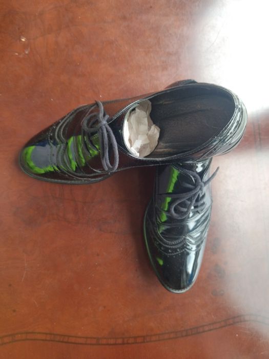Женские лаковые туфли