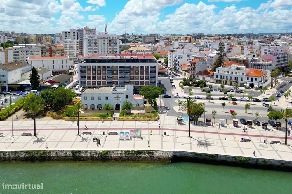 Projeto Aparthotel  de luxo com 23 apartamentos  piscina e bar, locali