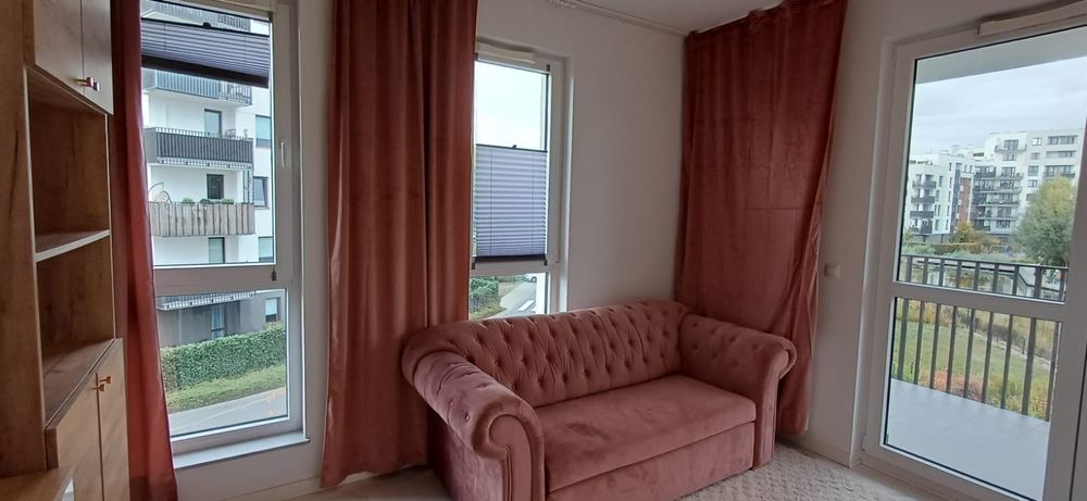 Pokój z TV i balkonem + parking. Krótkoterminowy. Room. Short term