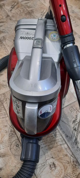 Пылесос LG 2000 V-K8801HTM