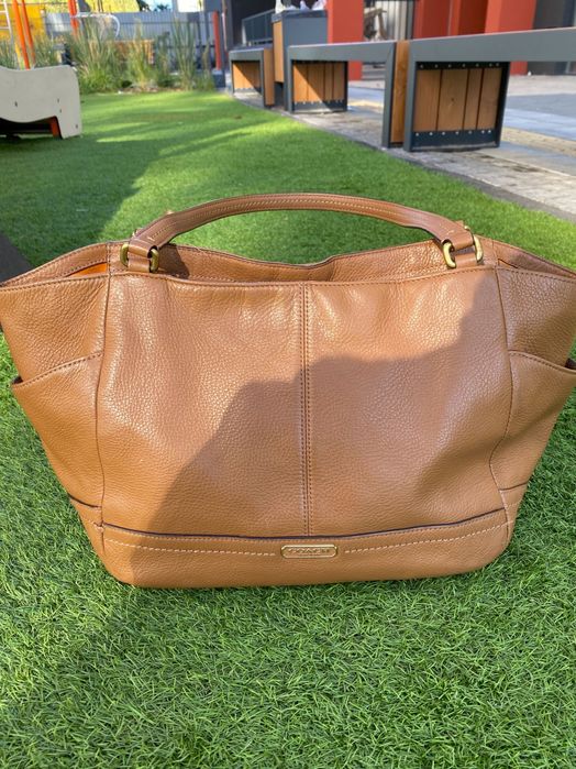 Коричнева шкіряна жіноча сумка COACH оригінал (знижена ціна)
