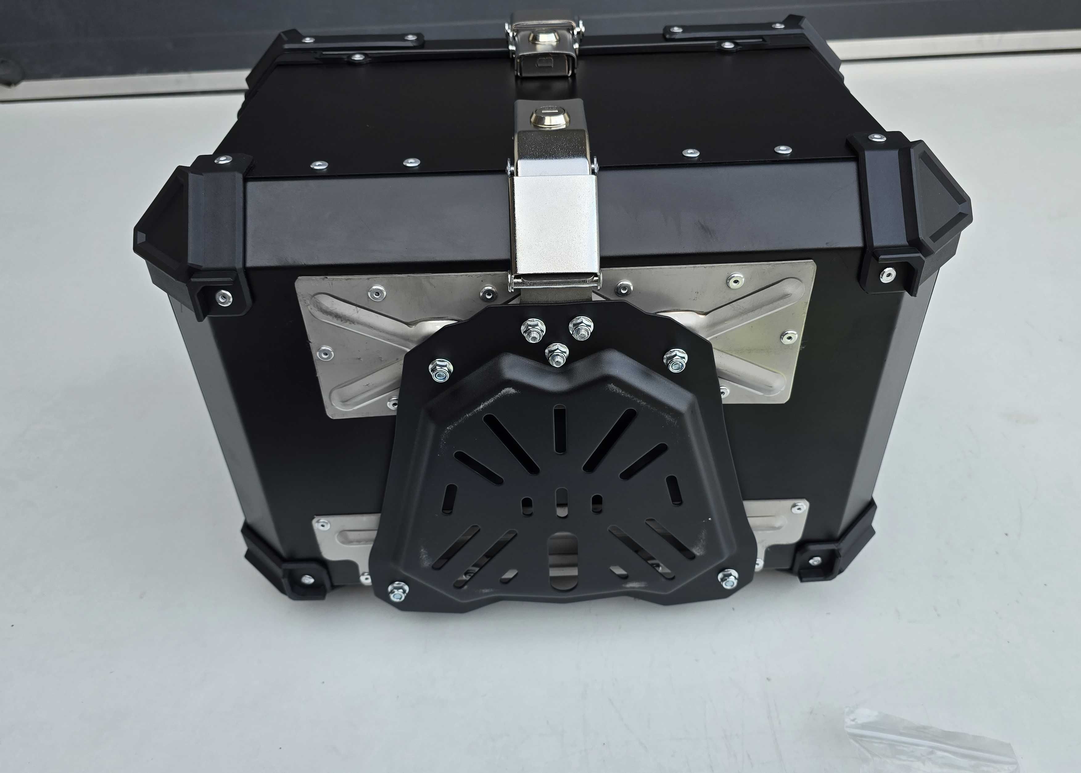 KUFER CENTRALNY Motocyklowy ALUMINIOWY Czarny  50L +Płyta +Oparcie