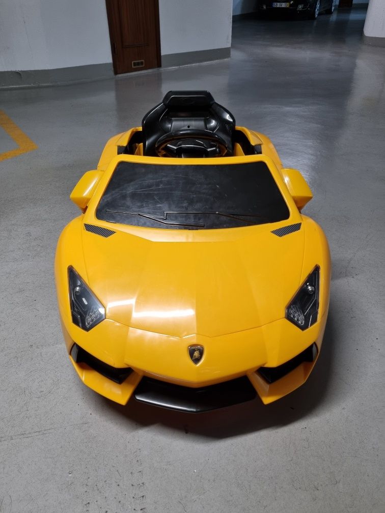 Lamborghini Aventador com Rádio Controlo