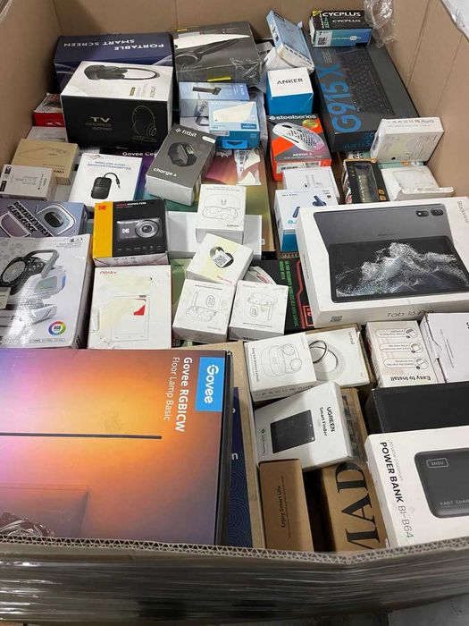 Палети з дрібною електронікою