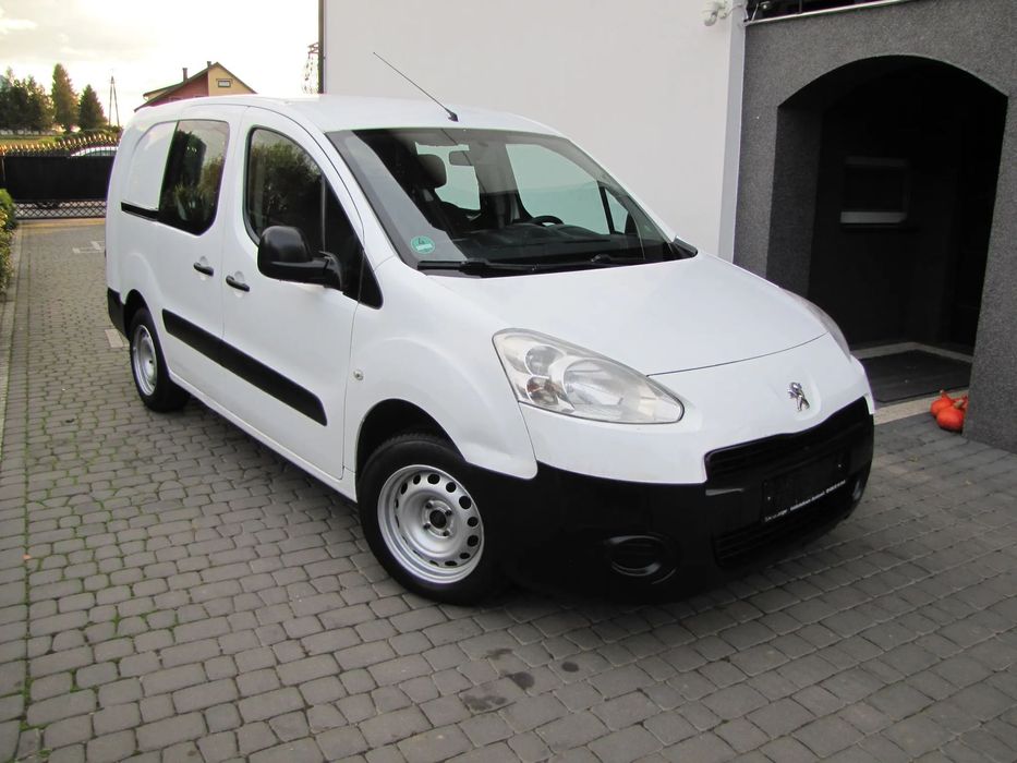 Peugeot partner  stan bardzo dobry...5 osób...klima...long...2xdrzwi przesuwne...