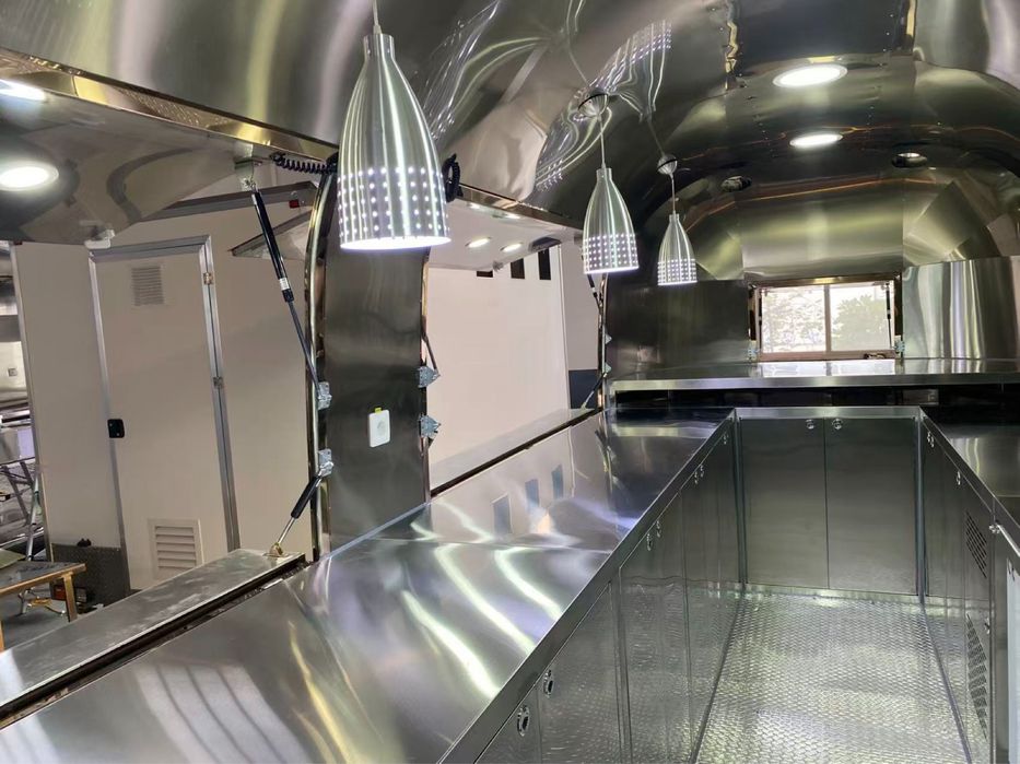 Przyczepa gastronomiczna FoodWagon w stylu Airstream 4m