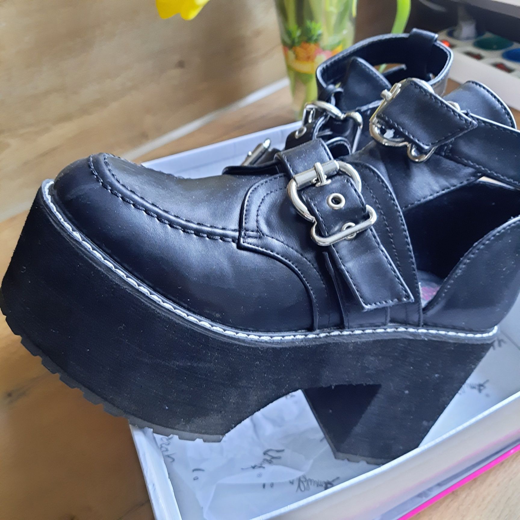 Buty na koturnie platformie 38