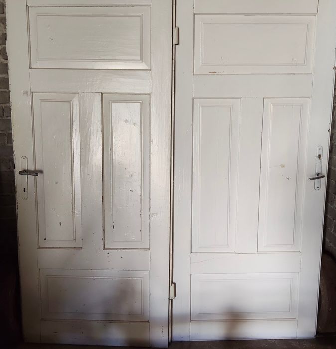 Stare dawne drzwi wewnętrzne do renowacji