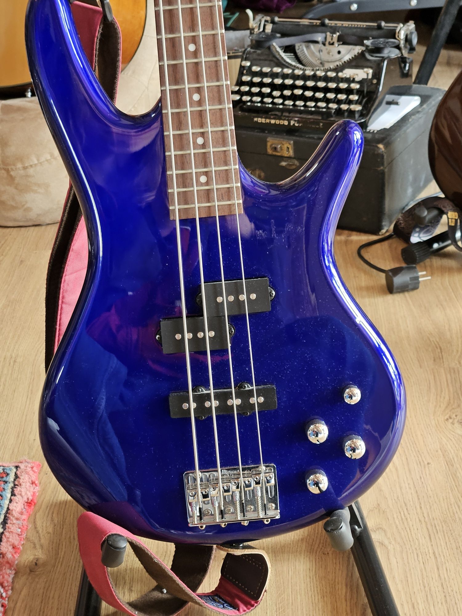 Gitara basowa, bass