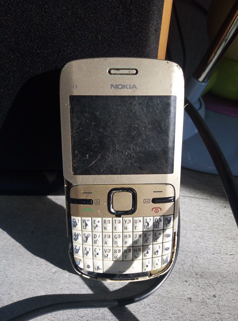 Сотовый телефон Nokia C3-00.