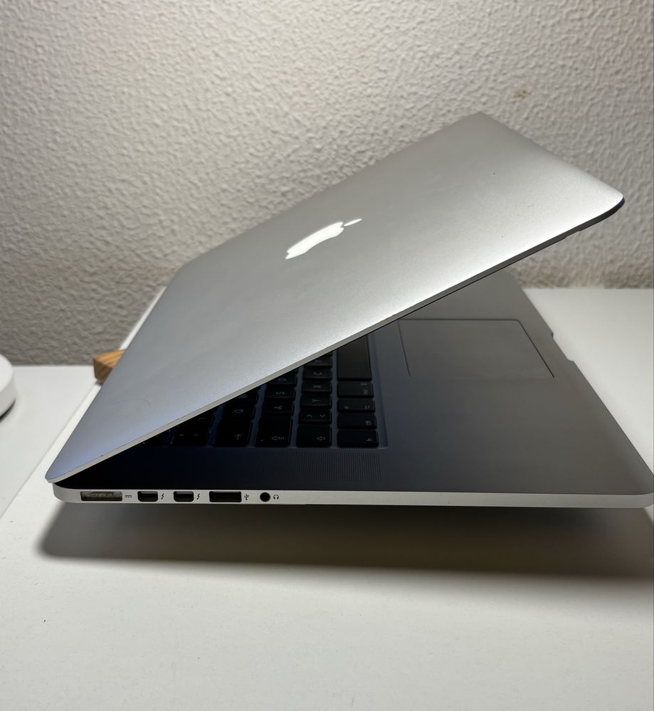 MacBook Pro Retina 15 | "Core i7" 2.2 Quad-Core | 16GB RAM | 1TB SSD