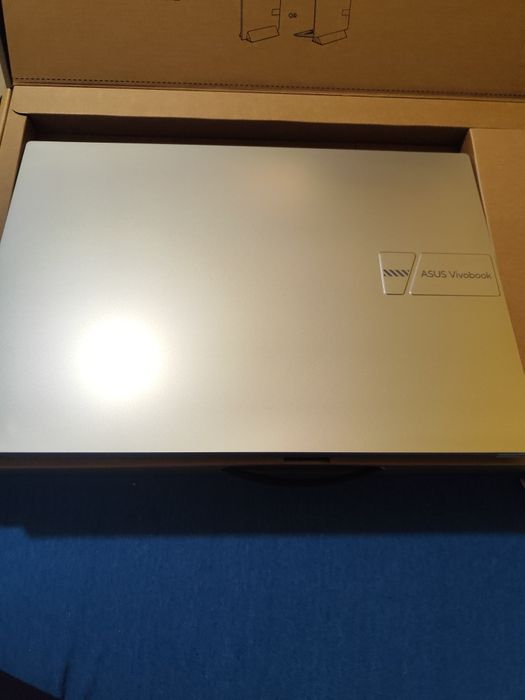 Laptop Asus X1605VA. 16"