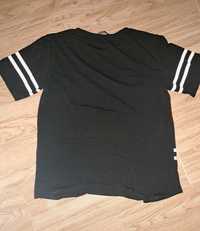 T-shirt preta e branca 23