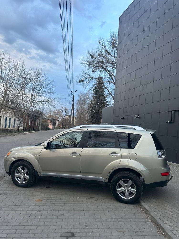 Продам Mitsubihi Outlender 2л дизель