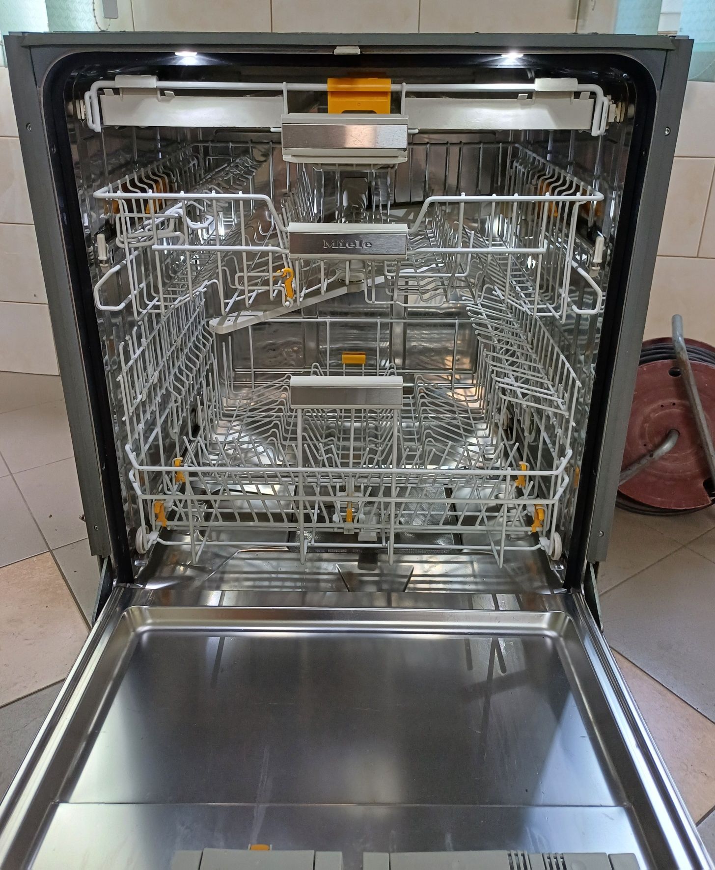 Вбудована посудомийка 60 см Miele G 5980 три корзини підсвітка сушка