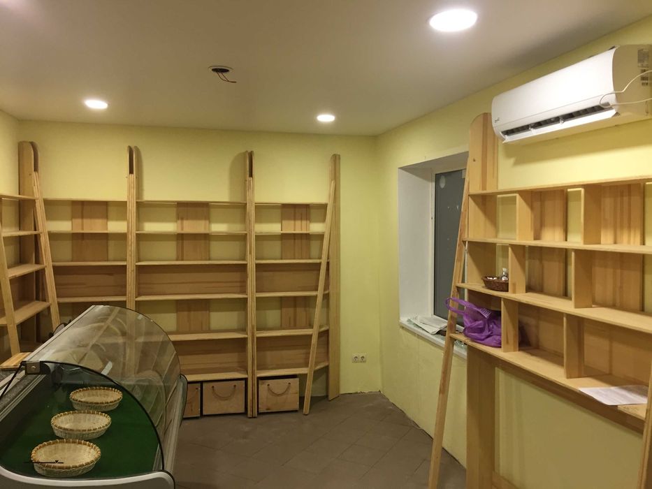 Меблі для магазину з натурального дерева