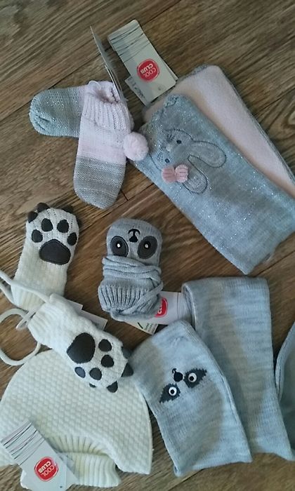 Новые детские шапки шапочки рукавички варежки шарфики манишки косынки