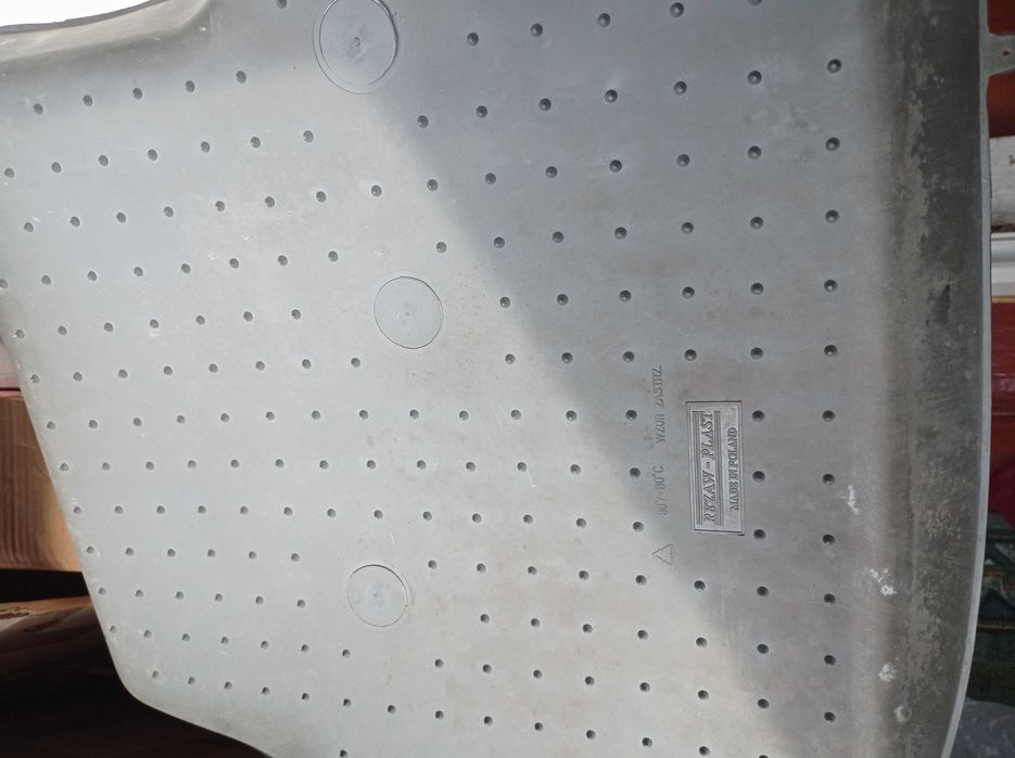 Продам коврики в машину.