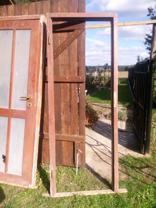 Drzwi wewnętrzne zdemontowane.