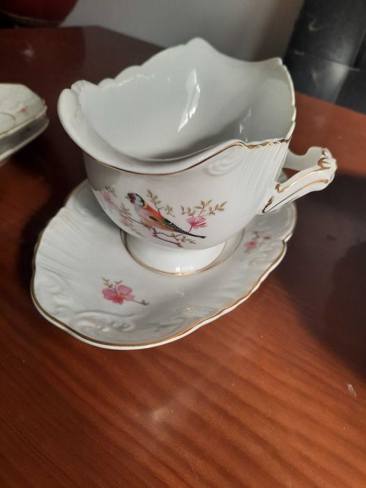 Serviço Vista Alegre de luxo muito antigo