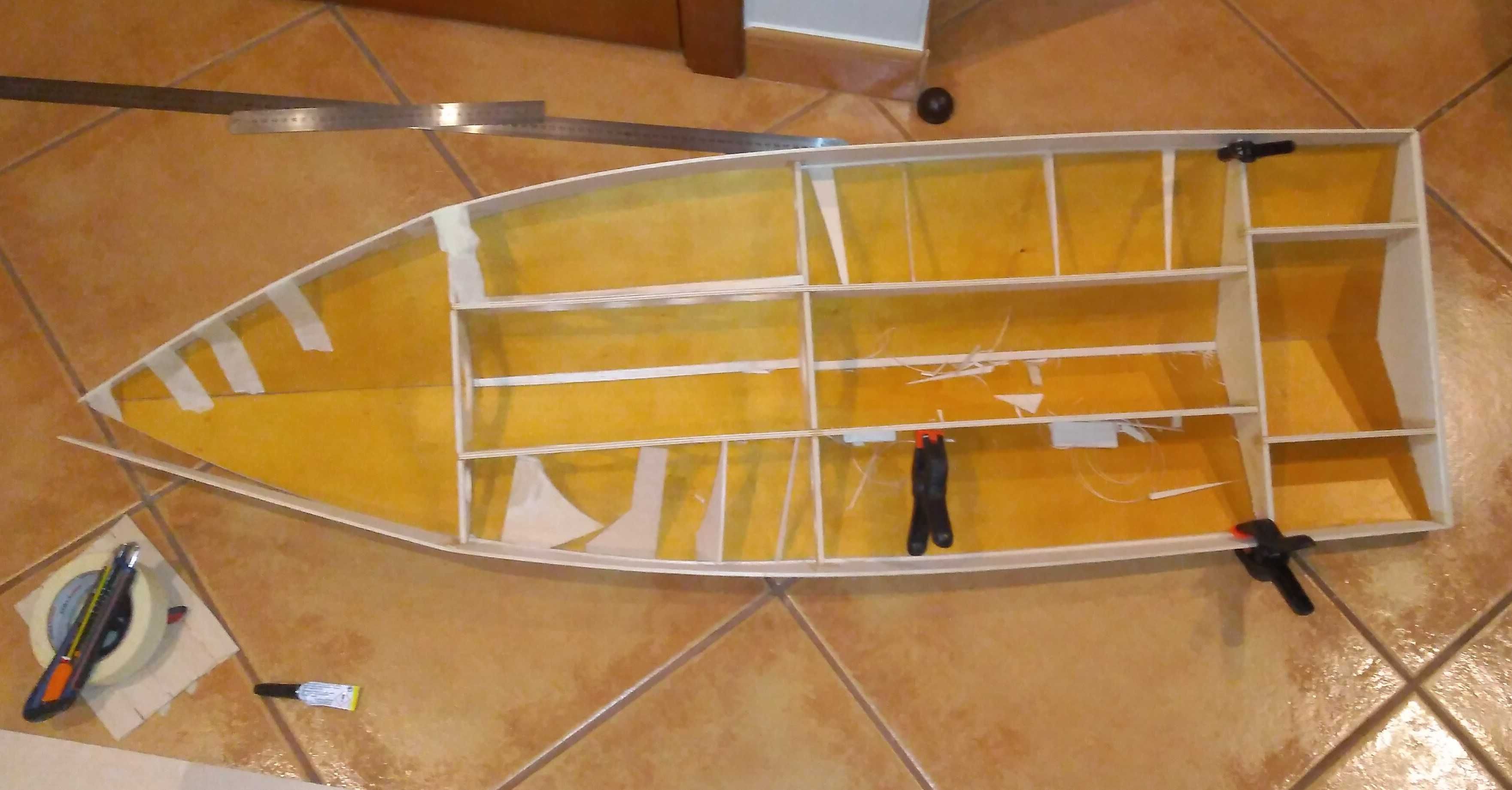 Barco telecomandado para motorizar (130cm)
